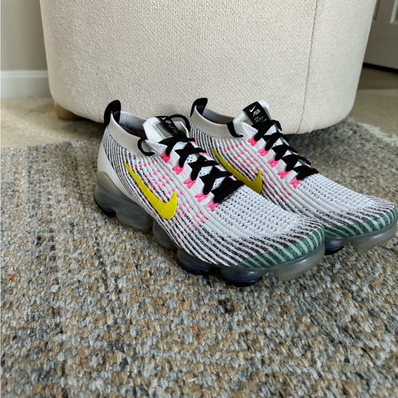 Nike Shoes - Nike air vapor max
